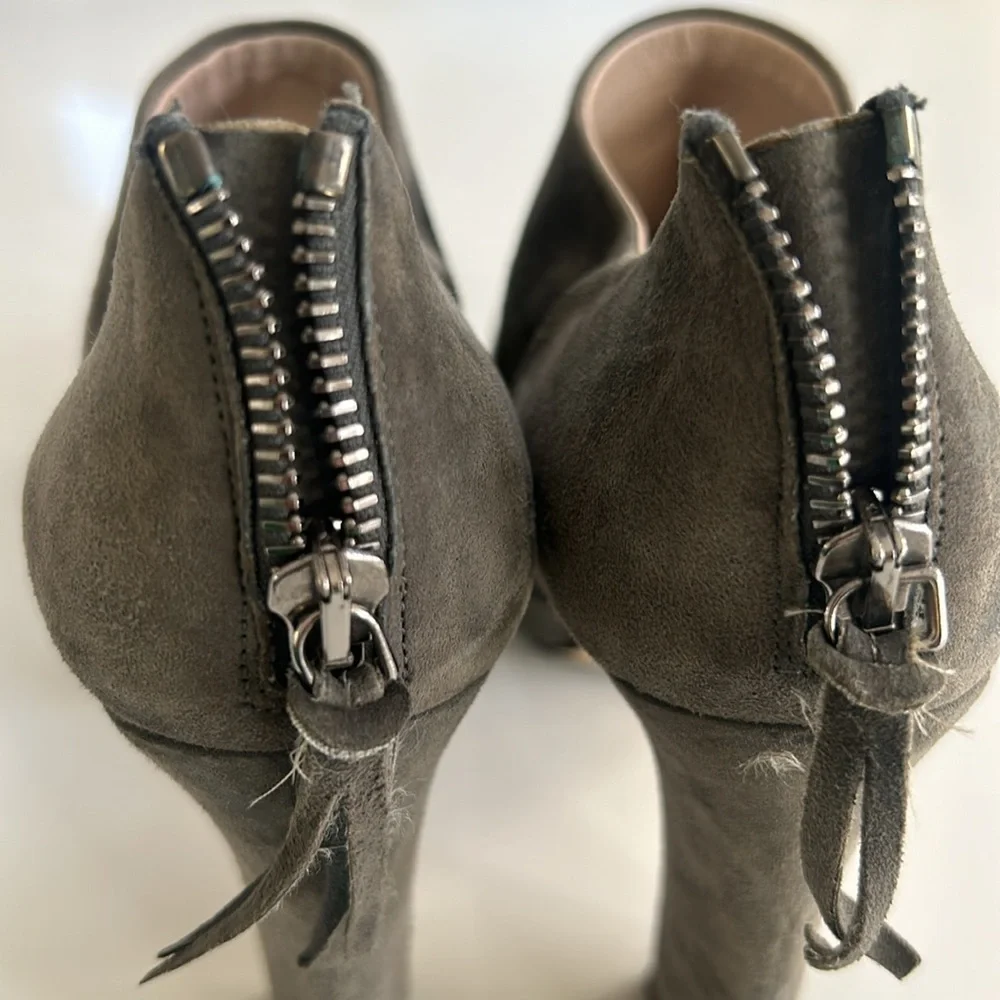Miu Miu Suede Ankle Boots with Platform Heels Grey Color Square Toe size 37 / 7